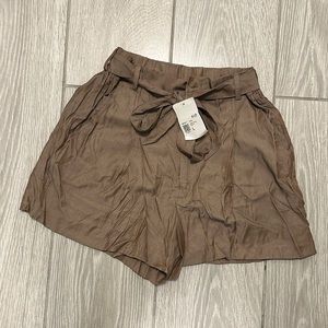 Forever 21 Shorts Size L NWT​​​